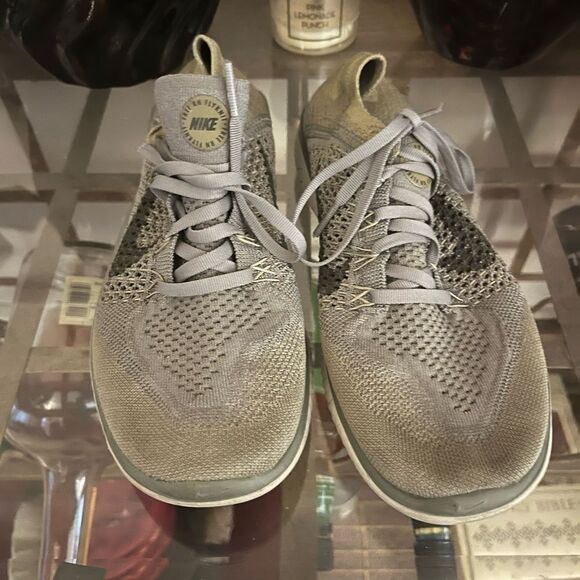 Nike  Running Shoes size 8.5 - Picture 1 of 3